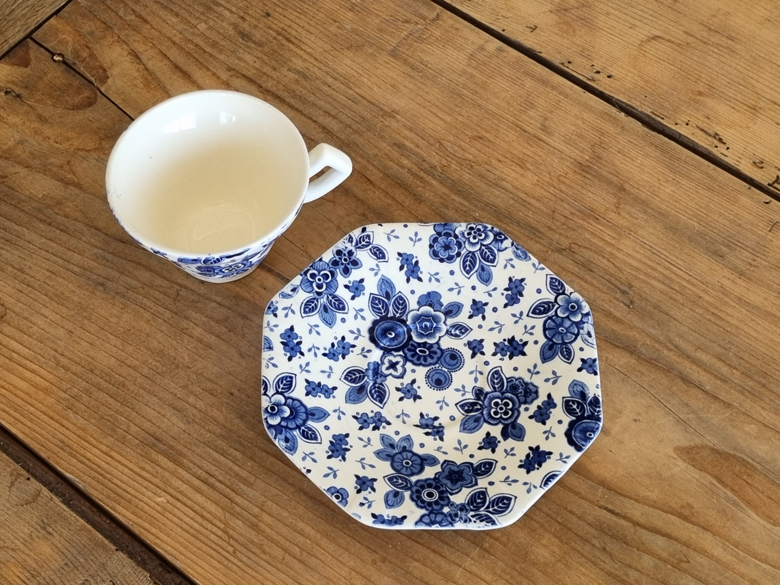 Beatrix Societe Ceramique Koffie Kop en schotel met wit oortje