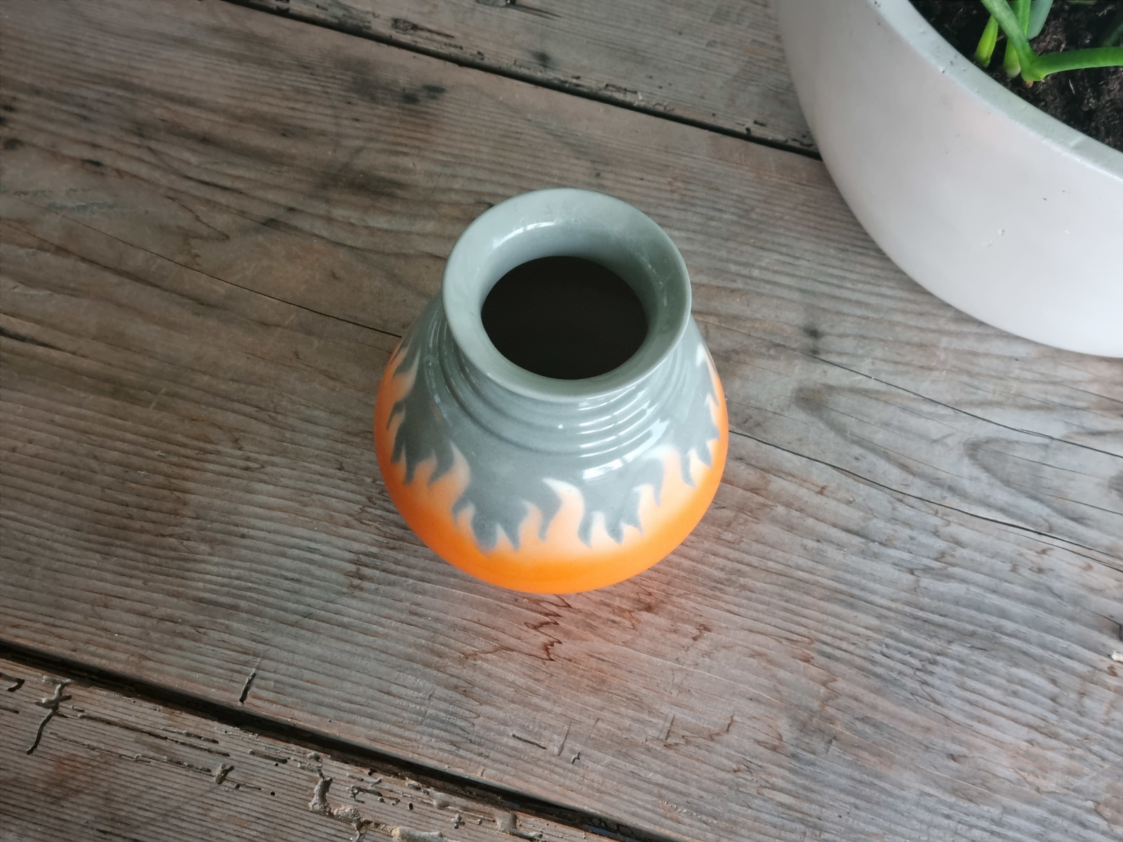 Vintage Vaasje Mosa Maastricht Art Deco oranje met grijs
