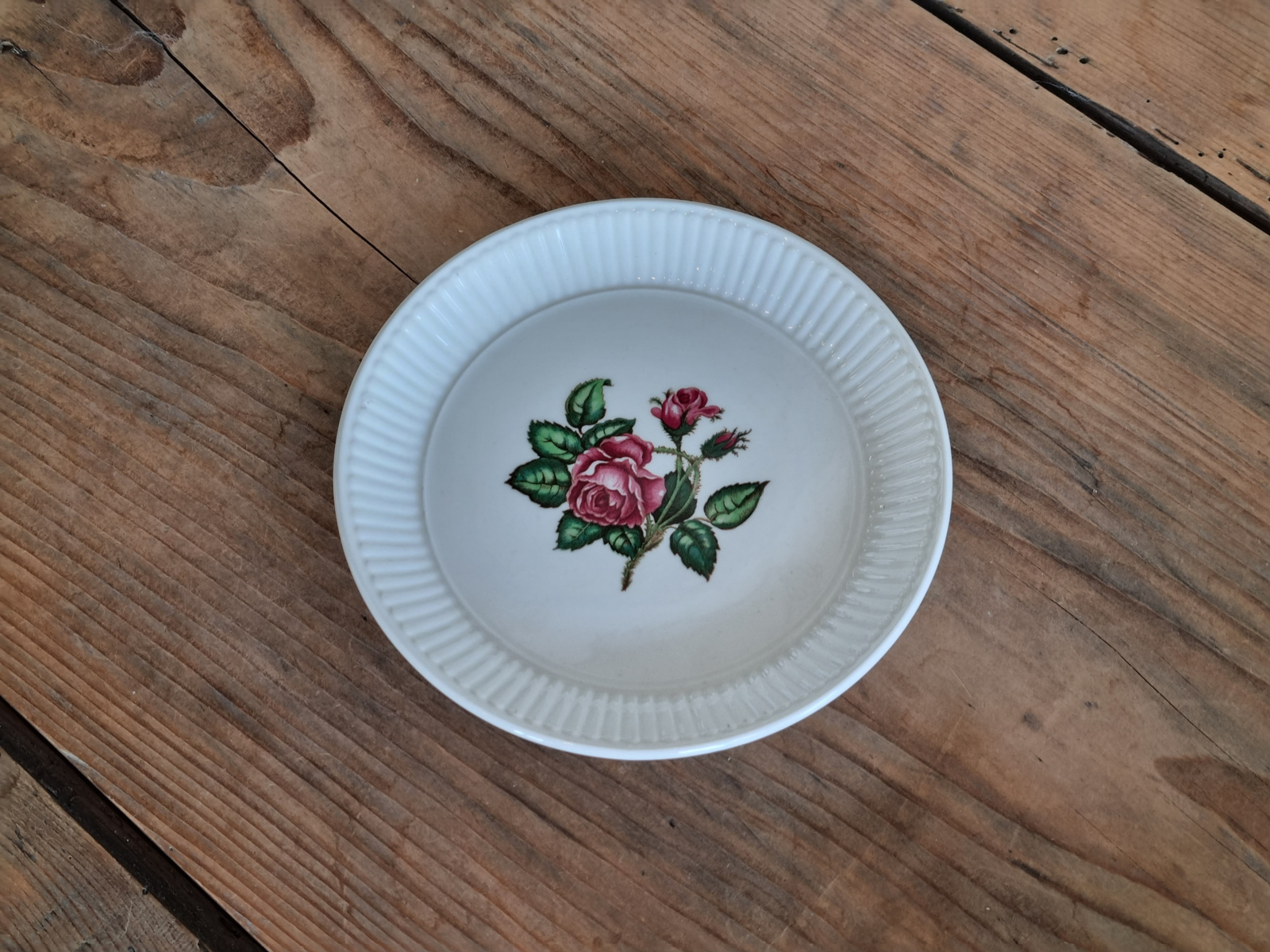Wedgwood Moss Rose bordje met opstaande rand 15,5 cm