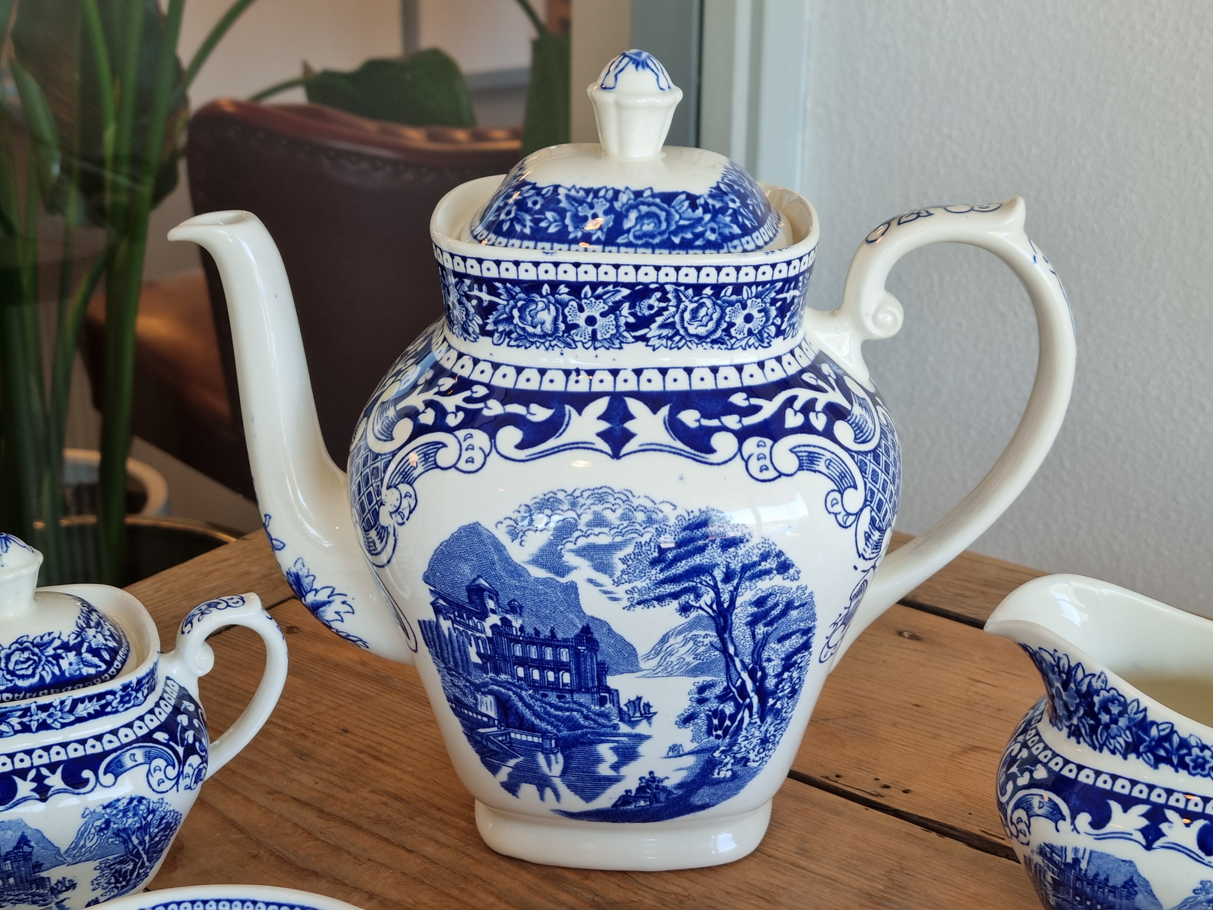 Regout Castillo Old England Cambridge blauw chocoladestel theestel voor 2 personen