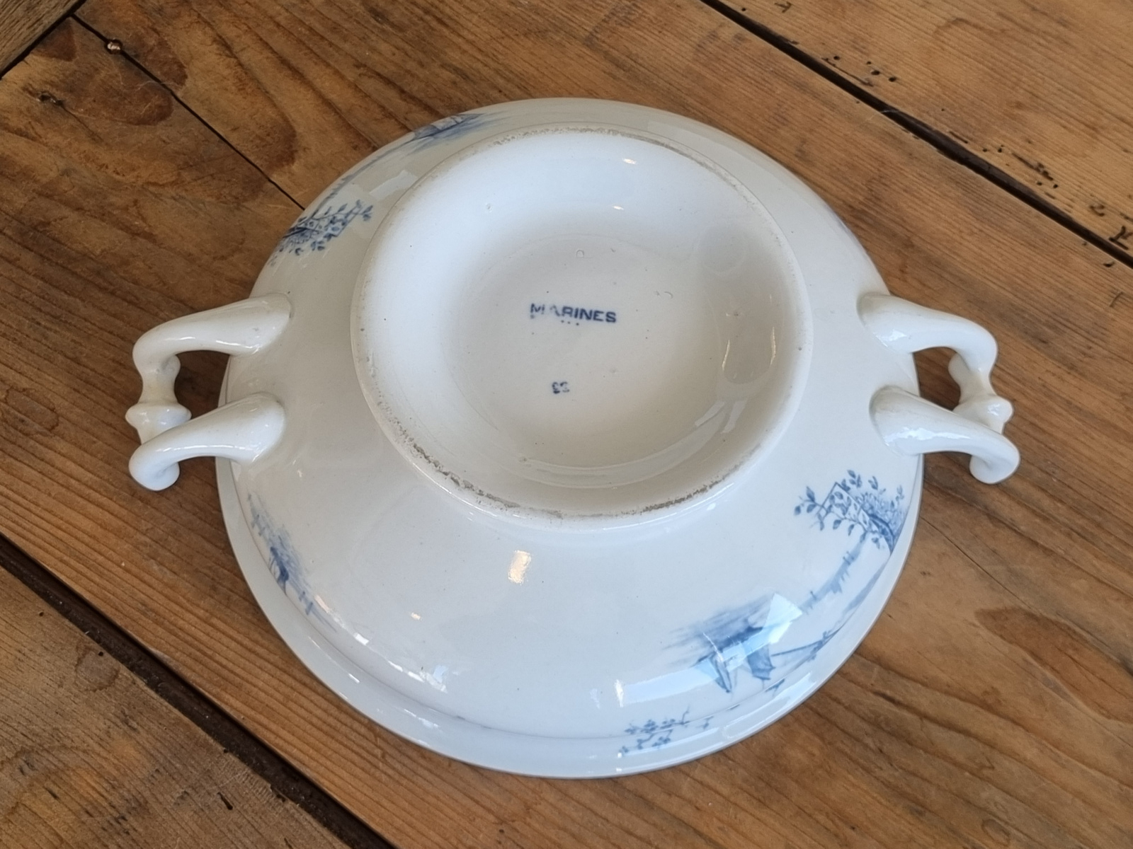 Verkocht = Petrus Regout Marines donkerblauw onderkant dekschaal terrine 23,5 cm (rond model)