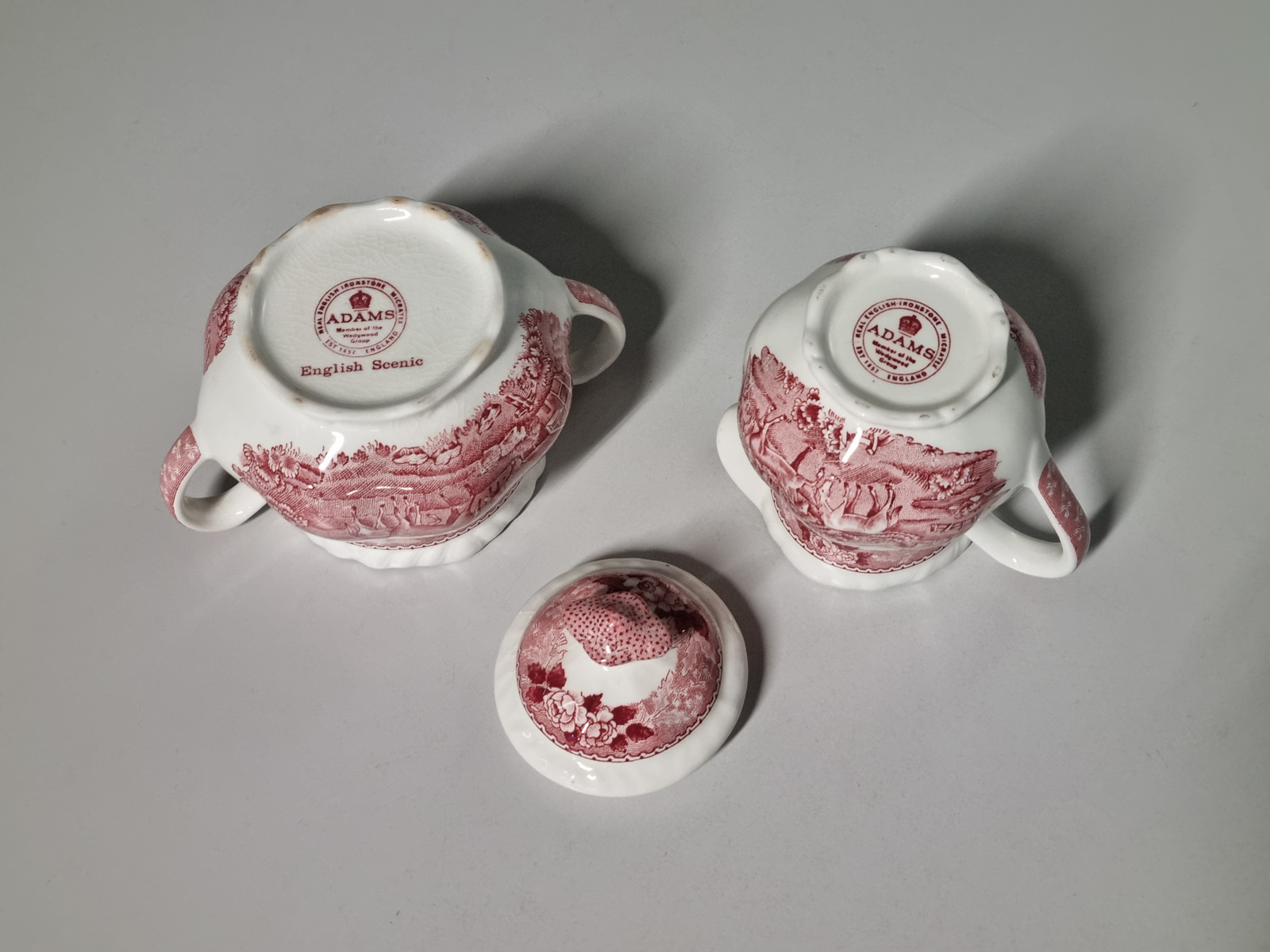 Engels rood Wedgwood Adams English Scenic roomstel (golvend randje)