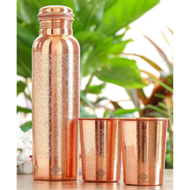Koperen drinkfles bloem motief 900 ml + 2 bekers 275 ml