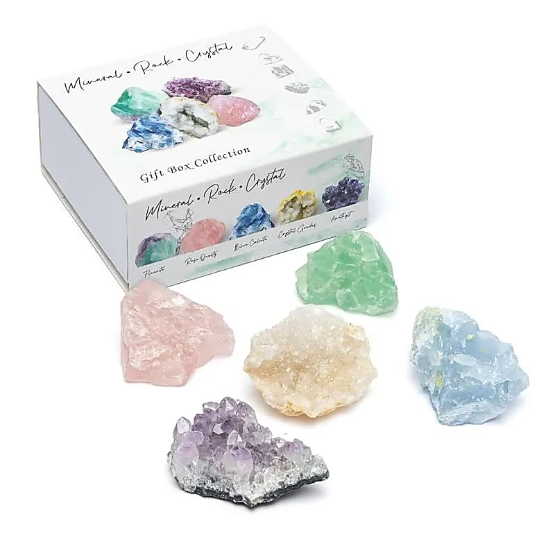 Geschenkdoosje met 5 ruwe kristallen