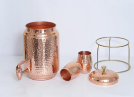 Koperen water dispender op (losse) standaard met 2 koperen bekers | Hammered Ayurvedic Matka Pot ( 5 liter + 2x 300ml)