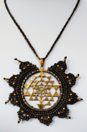 Macrame ketting met Sri Yantra symbool