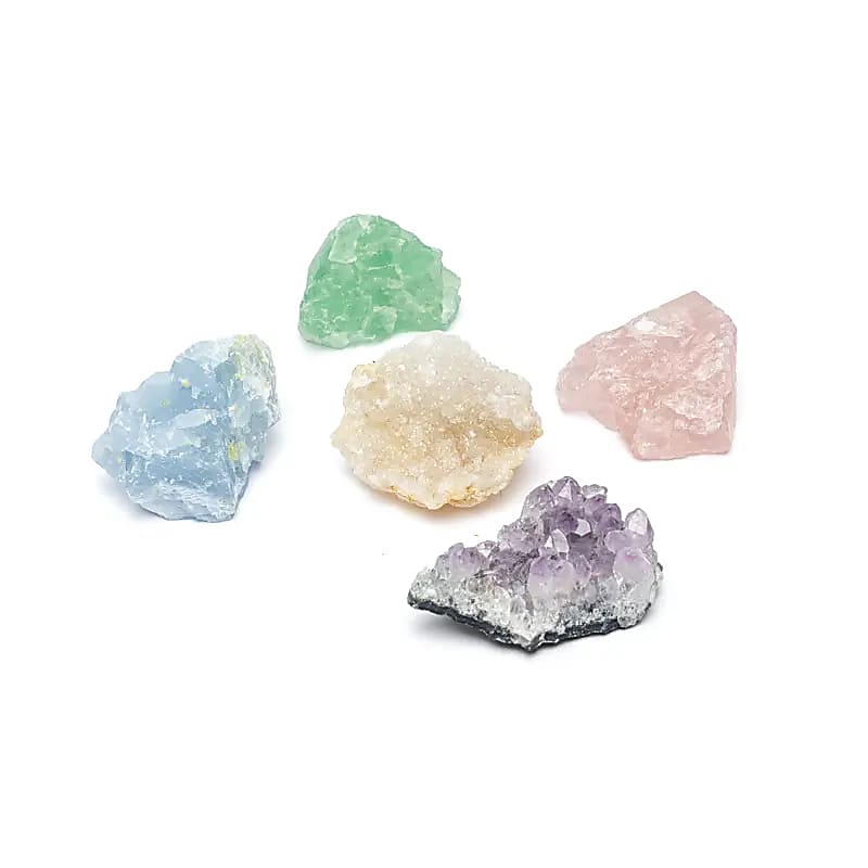 Geschenkdoosje met 5 ruwe kristallen