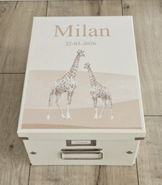 Bewaardoos met naam Giraffe Sepia