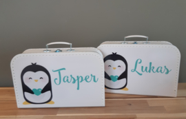 Koffertje met naam *Pinguin jongen* diverse kleuren