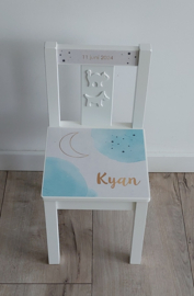 Stoeltje met naam en Maan aquarel blauw