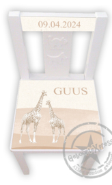 Stoeltje met naam en Giraffe sepia