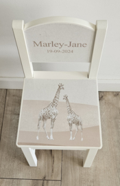 Stoeltje met naam en Giraffe sepia