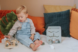 ''Label Label'' houten activiteitenkubus olijf (met naam)