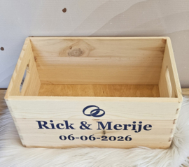 Houten kistje met namen en trouwdatum