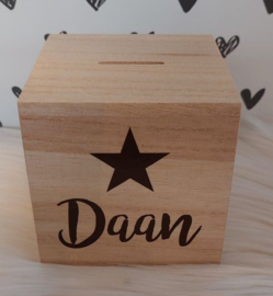 houten spaarpot met naam (en datum) en ster