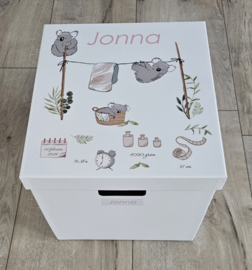 Bewaardoos met naam van geboortekaartje