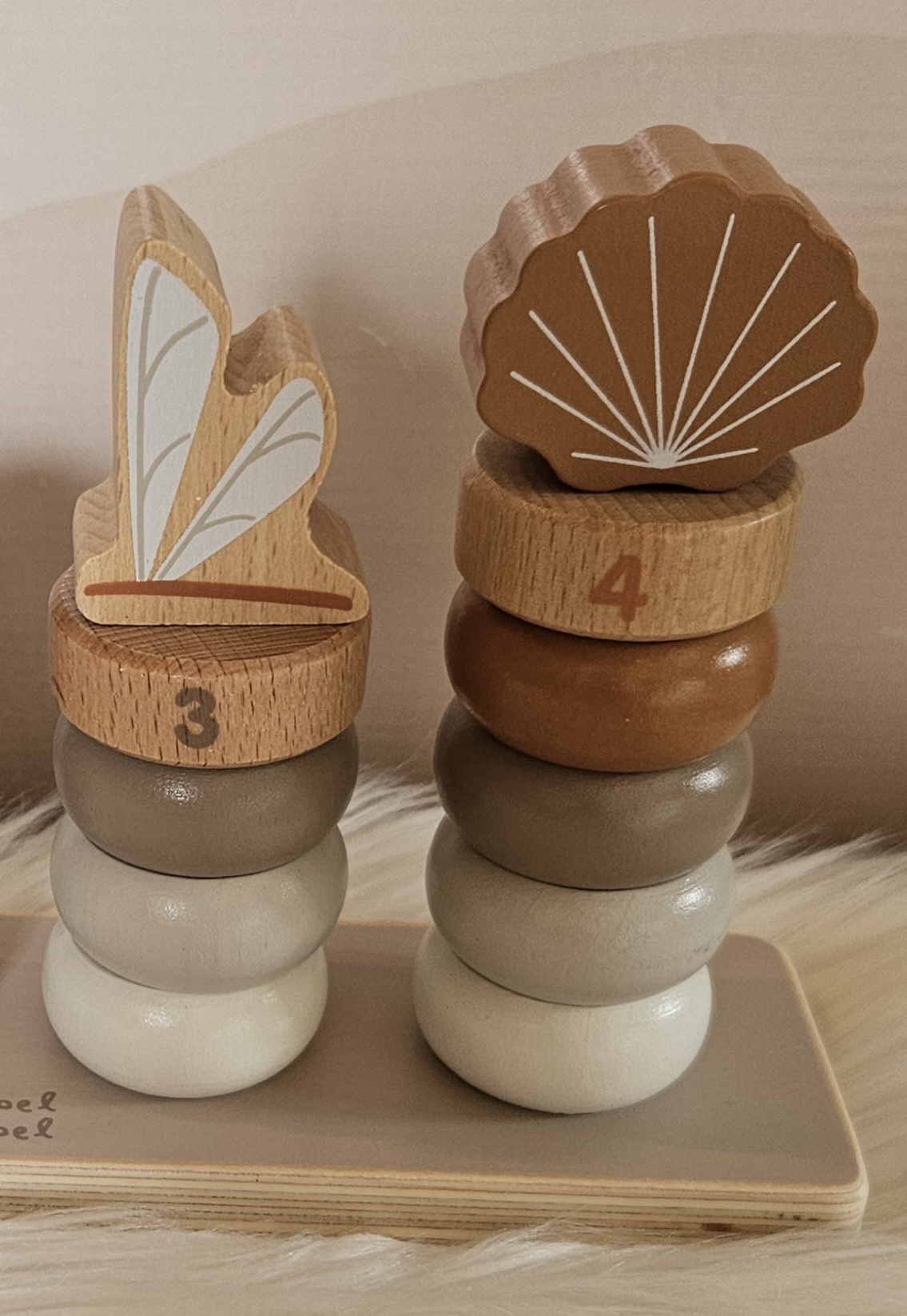 "Label Label'' houten nummer stapelaar nougat (met naam)