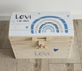 Houten speelgoedkist met naam Regenboog blauw