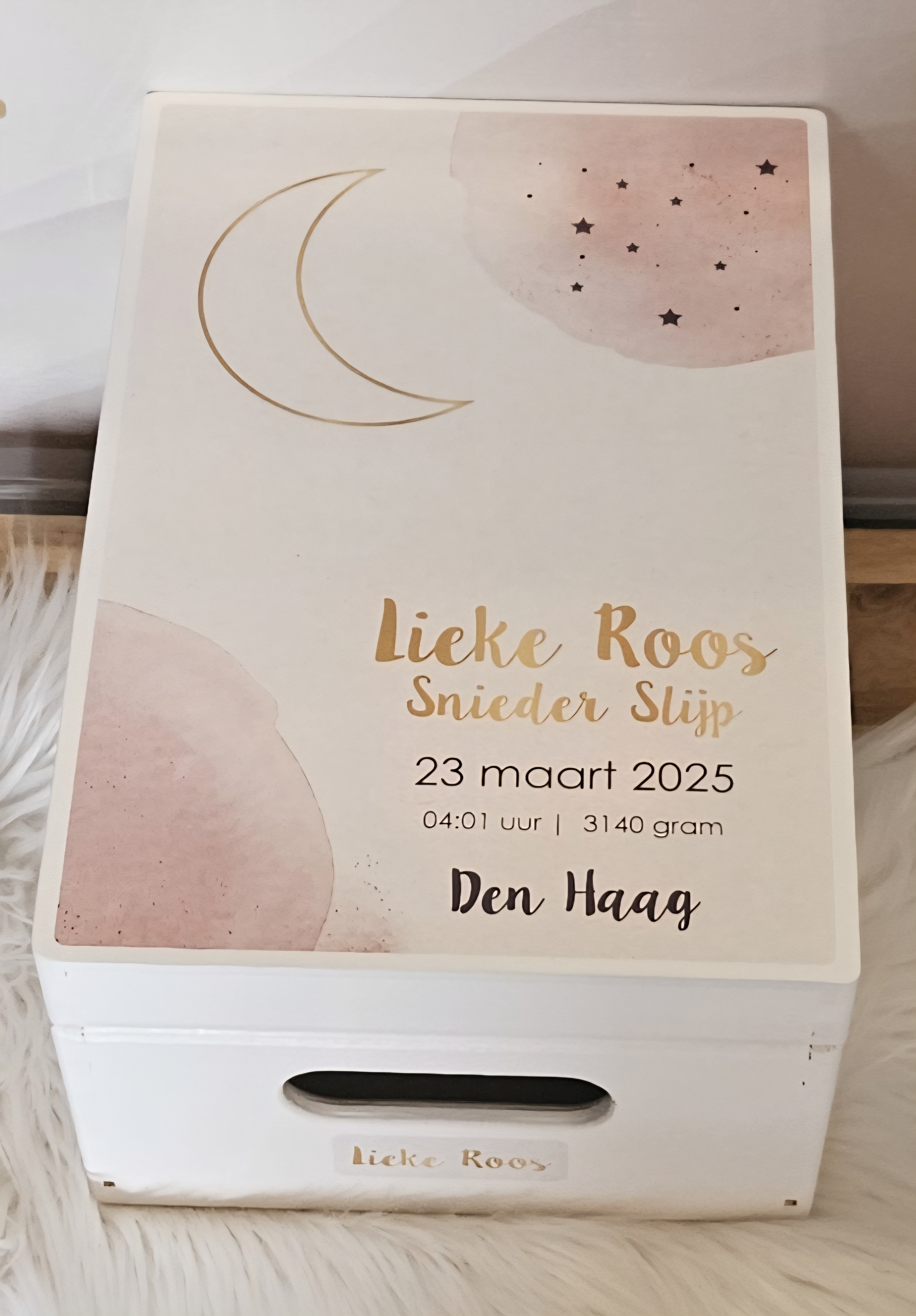 Houten herinneringskist  met Maan-aquarel roze