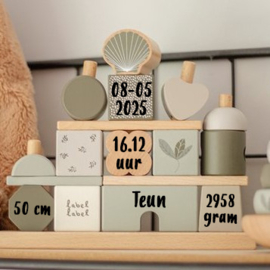 ''Label Label'' houten stapelhuisje olijf  (met naam)