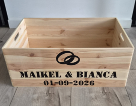Houten kistje met namen en trouwdatum