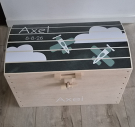 Houten speelgoedkist met naam Vliegtuigen