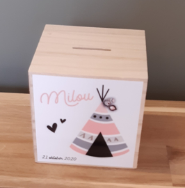 houten spaarpot met naam (en datum) tipi tent roze