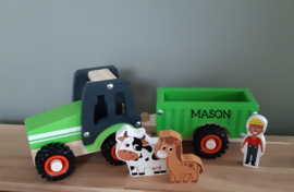 Houten tractor groen met aanhanger (met naam)