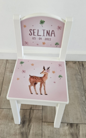 Stoeltje met naam en Hertje Pink