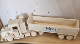 Amerikaanse vrachtwagen lang met oplegger  (met naam en gegevens)