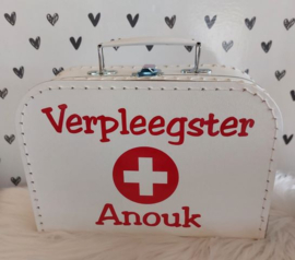 Verpleegsterkoffertje met naam rood of wit