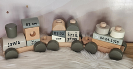 ''Label Label'' houten blokkentrein olijf (met naam)