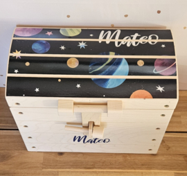 Houten speelgoedkist met naam Planeten