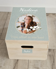 Houten herinneringskist ter nagedachtenis Bloemetjes