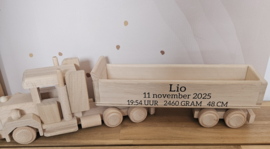 Amerikaanse vrachtwagen lang met oplegger  (met naam en gegevens)