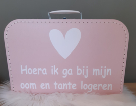 Koffertje ''Hoera ik ga bij mijn oom en tante logeren''