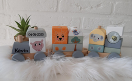 Houten trein en dieren met naam grijs - pastel