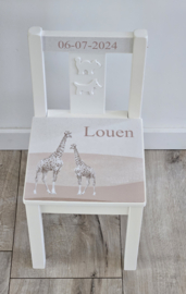 Stoeltje met naam en Giraffe sepia