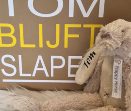 Kraft koffertje en Knuffel met naam van tv programma 'Chantal blijft slapen'