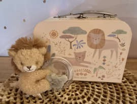 Little Dutch koffertje Safari met naam en ringrammelaar leeuw (met naam)