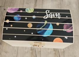 Houten speelgoedkist met naam Planeten