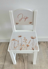 Stoeltje met naam Wildflowers beige