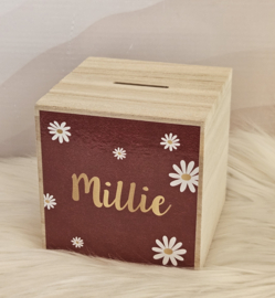 houten spaarpot met naam  en madeliefjes