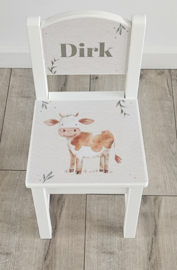 Stoeltje met naam en Koe