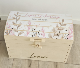 Naturel houten speelgoedkist met naam 'Wildflowers'