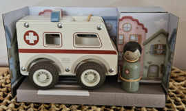 Little Dutch houten ambulance met poppetje  (met naam)