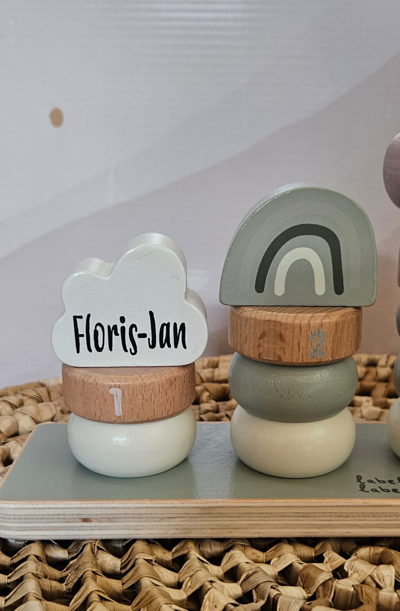 "Label Label'' houten nummer stapelaar olijf (met naam)
