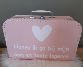 Koffertje ''Hoera ik ga bij mijn oom en tante logeren''