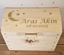 Naturel houten speelgoedkist met naam ''Maan en sterren''