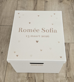 Bewaardoos met naam Hartjes beige